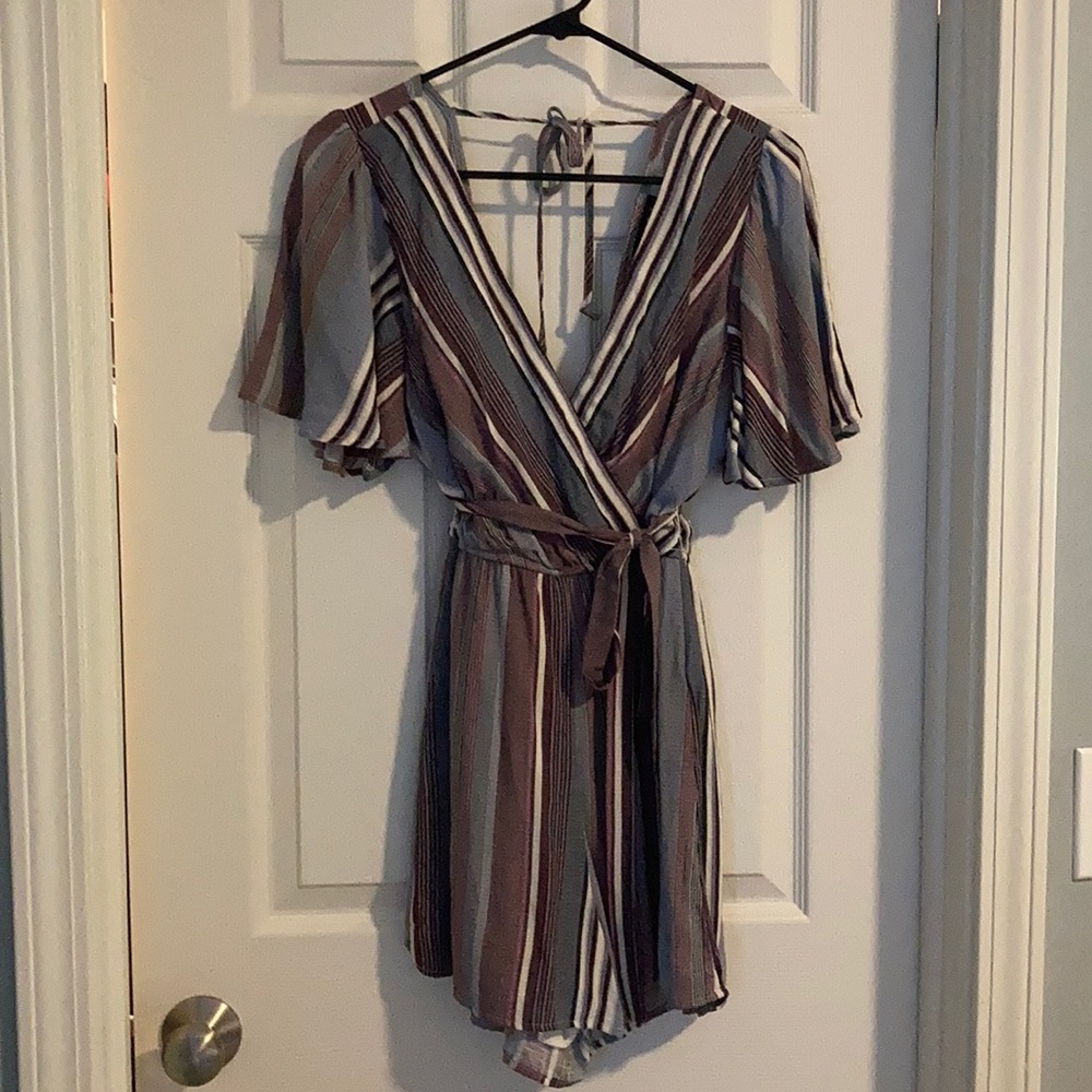 Francesca’s Tie waist Romper